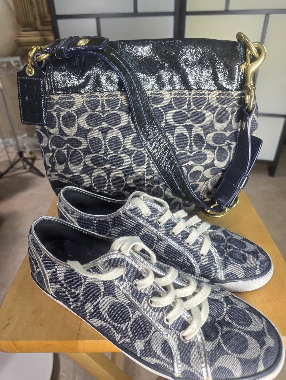 New Coach Denim/Leather Signature Shoulder Bag in Navy & Tennis Shoes Size 11 - Picture 2 of 9